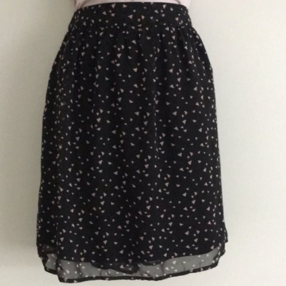 Forever 21 Black skirt with Pink Triangles A-Line skirt Size Medium - Picture 2 of 5